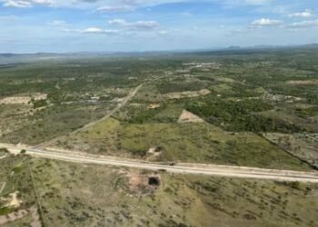 Obra de pavimentação na BA-120 é retomada e Governo antecipa previsão de entrega para 2026 | SECOM