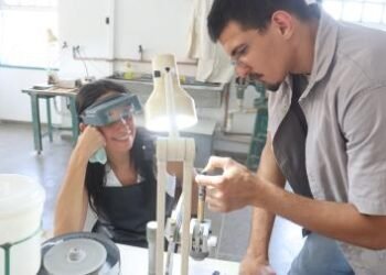 Com a formação de lapidários, o Centro Gemológico da Bahia fortalece cadeia produtiva de gemas e joias no estado | SECOM