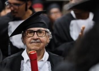 Formatura da EJA celebra conclusão do ensino médio de 293 estudantes da rede estadual de ensino | SECOM