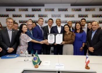 Governo e Prefeitura discutem ações e projetos para Lauro de Freitas durante reunião em Salvador | SECOM