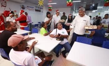 Governador participa do Natal Mais Social com cardápio especial no Restaurante Popular da Liberdade | SECOM