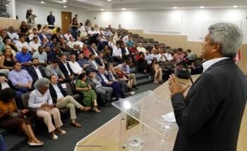 Estado firma convênios e autoriza licitação para obras de infraestrutura em 14 municípios baianos | SECOM