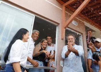 Em Barreiras, governador entrega 500 moradias do Minha Casa, Minha Vida e obras de pavimentação | SECOM