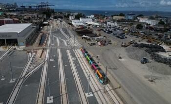 Obra do Governo do Estado, VLT faz primeira viagem-teste e marca avanço na mobilidade da capital baiana | SECOM