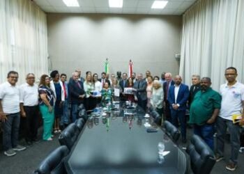 Governo do Estado entrega PL para reestruturação do Planserv e PEC que altera regras de aposentadoria das Polícias Civil e Penal | SECOM