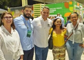 Seagri celebra 130 anos com homenagem a ex-secretários e parceiros durante a Fenagro | SECOM