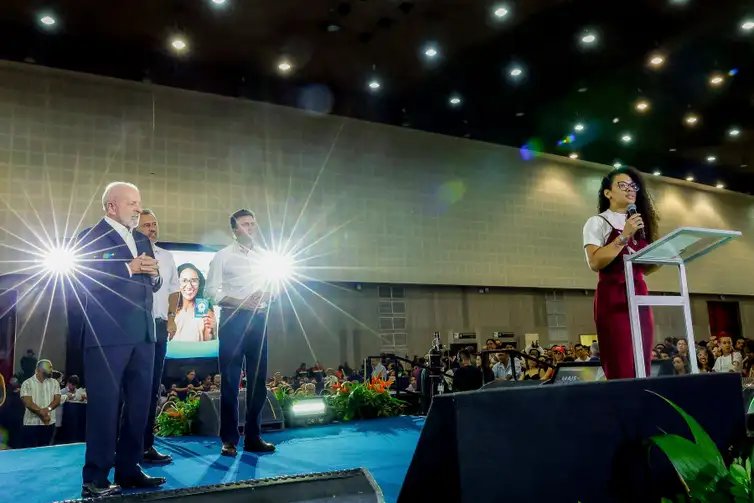 Ricardo Stuckert/PR Fortaleza (CE), 03/12/2025 - Presidente da República, Luiz Inácio Lula da Silva, durante cerimônia alusiva à entrega da Carteira Nacional Docente do Brasil (CNDB), realizado no Centro de Eventos do Ceará. Foto: Ricardo Stuckert/PR