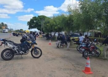 PRF prende motociclista e apreende 38 veículos em Operação na Bahia