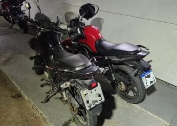 PRF apreende 2 motos adulteradas na Bahia; condutores foram levados para a Delegacia