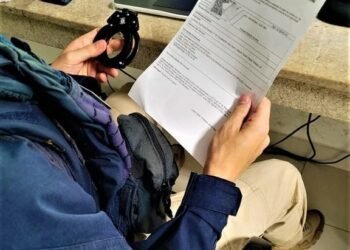 PRF prende passageiro de ônibus por mandado expedido pela Justiça paulista