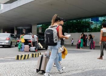 Paes anuncia reunião com ministro para discutir situação de aeroportos
