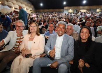 Governo do Estado inaugura Teatro Central da UEFS e amplia espaço cultural e acadêmico no campus | SECOM