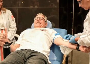 Padilha doa sangue e marca início da vacinação contra vírus sincicial