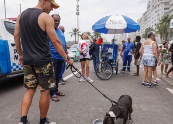 Cedae distribui água para hidratação