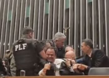 Entidades criticam retirada da imprensa na Câmara