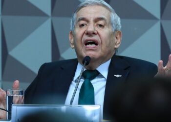 Heleno deixa Comando Militar para cumprir prisão domiciliar