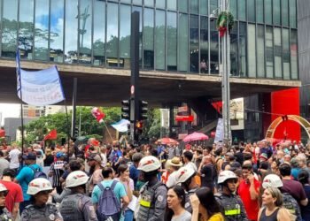 Em várias capitais, manifestantes vão às ruas contra PL da Dosimetria