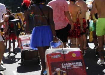 Rio inicia credenciamento de ambulantes para o carnaval de rua 2026