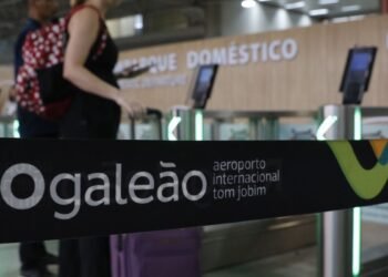 Ventania que atingiu SP provocou cancelamento de voos no Rio