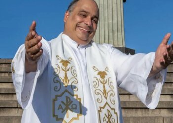 Padre Omar, reitor do Santuário Cristo Redentor, faz show na Lagoa