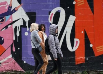 Frente fria avança por SP e deve trazer ventos fortes e queda de tempe