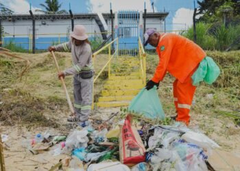 SEMAN realiza mutirão de limpeza para retirada de lixo da Prainha – Prefeitura Municipal de Candeias.
