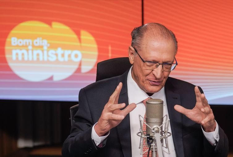 Rafa Neddermeyer/Agência Brasil Brasília (DF), 15/01//2026 - O vice-presidente da República e ministro do Desenvolvimento, Indústria, Comércio e Serviços (MDIC), Geraldo Alckmin, durante entrevista ao programa Bom Dia, Ministro, onde falou sobre a aprovação, pela União Europeia, do acordo comercial entre Mercosul e o bloco europeu, entre outros assuntos. Foto: Rafa Neddermeyer/Agência Brasil