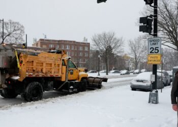 EUA: tempestade deixa 670 mil sem energia e cancela milhares de voos