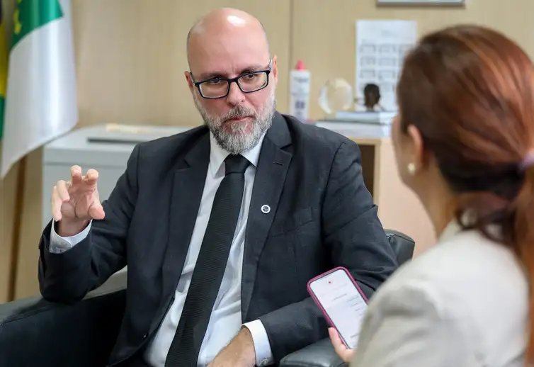 Brasília (DF), 09/01//2026 -O presidente da Anvisa, Leandro Pinheiro Safatle, durante entrevista exclusiva a Agência Brasil, na sede da Anvisa.  Foto: Valter Campanato/Agência Brasil