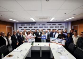 Uibaí recebe equipamentos para modernização da saúde, ambulância e TFD durante reunião com governador e secretários estaduais | SECOM