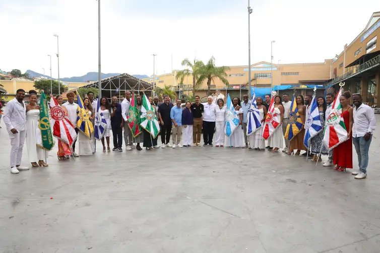 Rio de Janeiro (RJ), 19/01/2026 – Autoridades e representantes das escolas de samba na Cidade do Samba, após assinatura do termo de cooperação que garante o apoio do Governo do Brasil ao Carnaval do Rio de Janeiro. Foto: Tomaz Silva/Agência Brasil