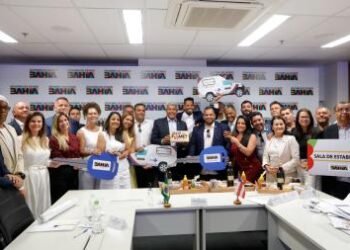 Governador e prefeito discutem obras e projetos para Santa Cruz da Vitória | SECOM