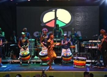 Praça das Artes Mestre Neguinho do Samba abre temporada de verão com ensaio do Cortejo Afro | SECOM