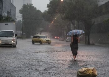 Defesa Civil de SP alerta para ocorrência de chuva forte no estado