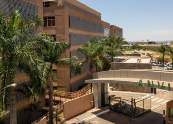 Anvisa suspende suplementos alimentares de duas marcas; confira