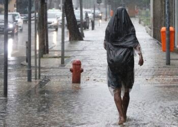 Inmet emite alerta laranja para tempestades no país até sábado