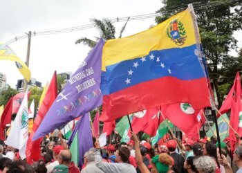 Protesto em SP pede soltura de Maduro e autonomia da Venezuela