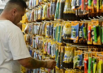 Preço de material escolar pode variar até 276% nas papelarias de SP