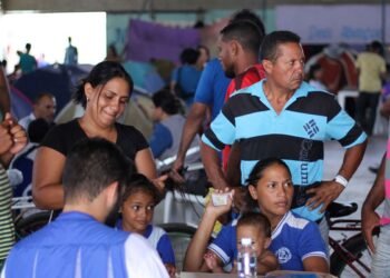 Venezuelanos que vivem no Brasil veem com tristeza crise em seu país