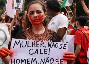 Brasil atinge recorde de feminicídios em 2025: quatro mortes por dia