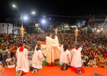 Procissão e show reúne milhares de fiéis em encerramento de festa em honra a Nossa Senhora das Candeias – Prefeitura Municipal de Candeias.