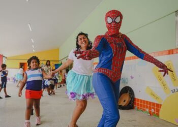 Mais de 9 mil estudantes iniciaram o ano letivo 2026 nesta segunda (9) – Prefeitura Municipal de Candeias.