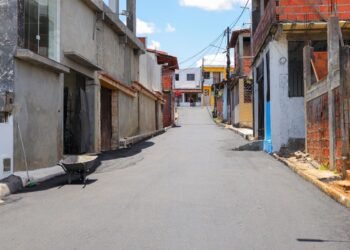 “Asfalta Candeias” chega a mais uma localidade e começa a mudar a cara das ruas do município – Prefeitura Municipal de Candeias.