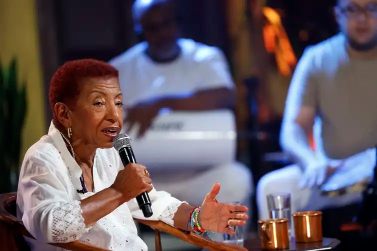 Fernando Frazão/Agência Brasil Rio de Janeiro (RJ)24/09/2024 – A cantora Leci Brandão participa do programa Samba na Gamboa, da TV Brasil, apresentado por Teresa Cristina. Foto: Fernando Frazão/Agência Brasil