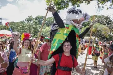Joédson Alves/Agência Brasil Brasília (DF), 17/02/2026 - Gabriel Balarine com sua fantasia de saruê participa do carnaval de rua no Bloco Calango Careta.
Foto: Joédson Alves/Agência Brasil
