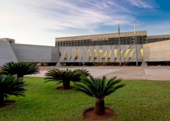 STJ afasta cautelarmente ministro acusado de importunação sexual