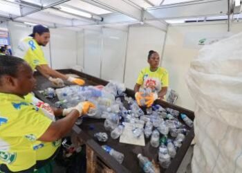 Governo do Estado realiza maior ação de reciclagem da história do Carnaval, com 182 toneladas de resíduos coletados | SECOM