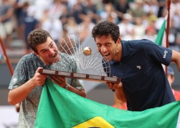 João Fonseca e Marcelo Melo garantem título de duplas do Rio Open