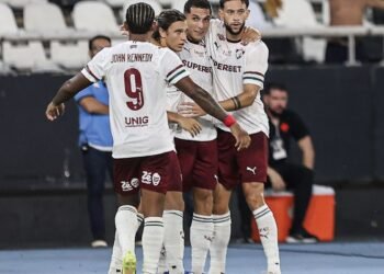 Flu derrota Vasco e sai em vantagem por vaga na final do Carioca