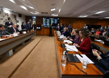 Senadores cobram CVM por suposta omissão no caso do Banco Master